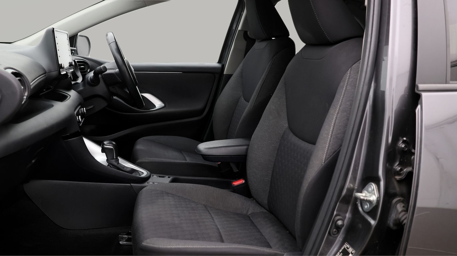 Used Toyota Yaris 2022 for sale - 77669131: Photo 14