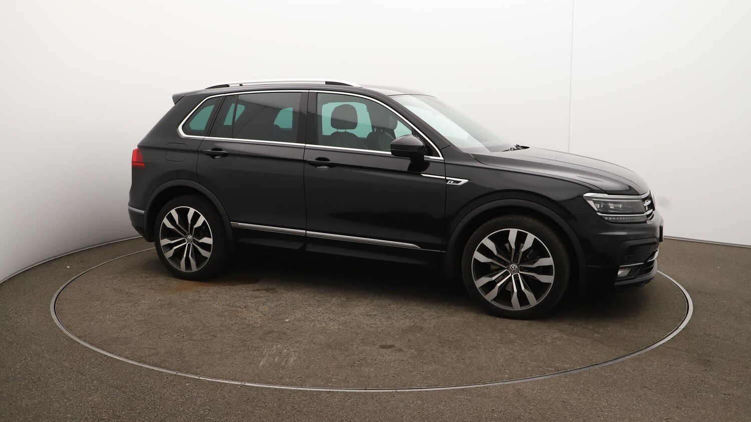 Used Volkswagen Tiguan 2019 for sale - 76108613: Photo 50