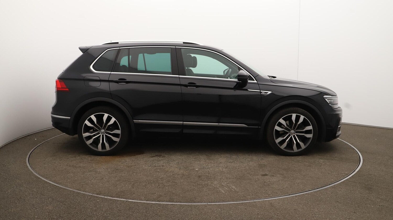 Used Volkswagen Tiguan 2019 for sale - 76108613: Photo 53