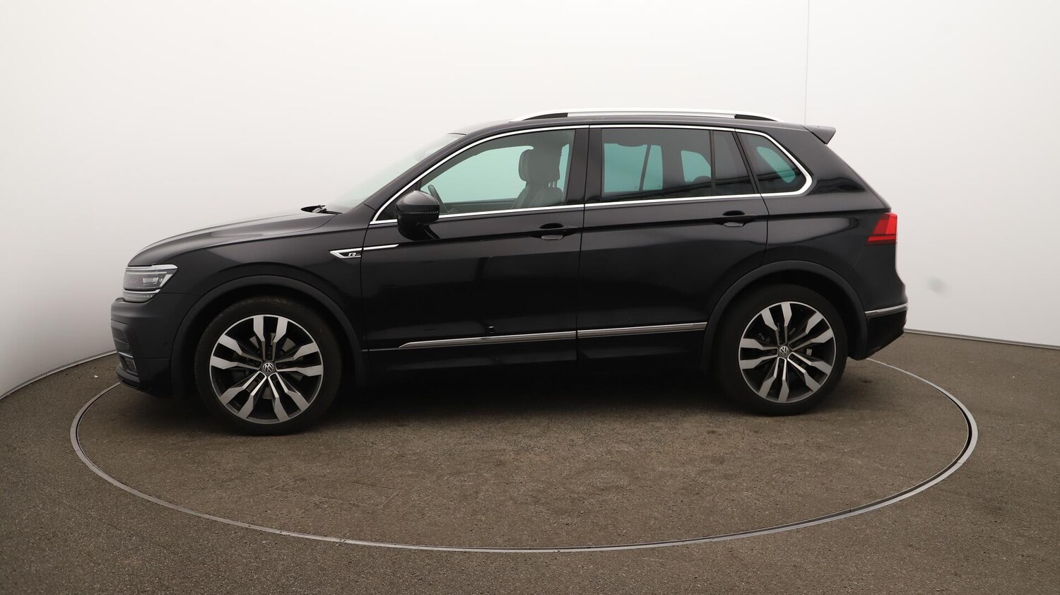 Used Volkswagen Tiguan 2019 for sale - 76108613: Photo 69