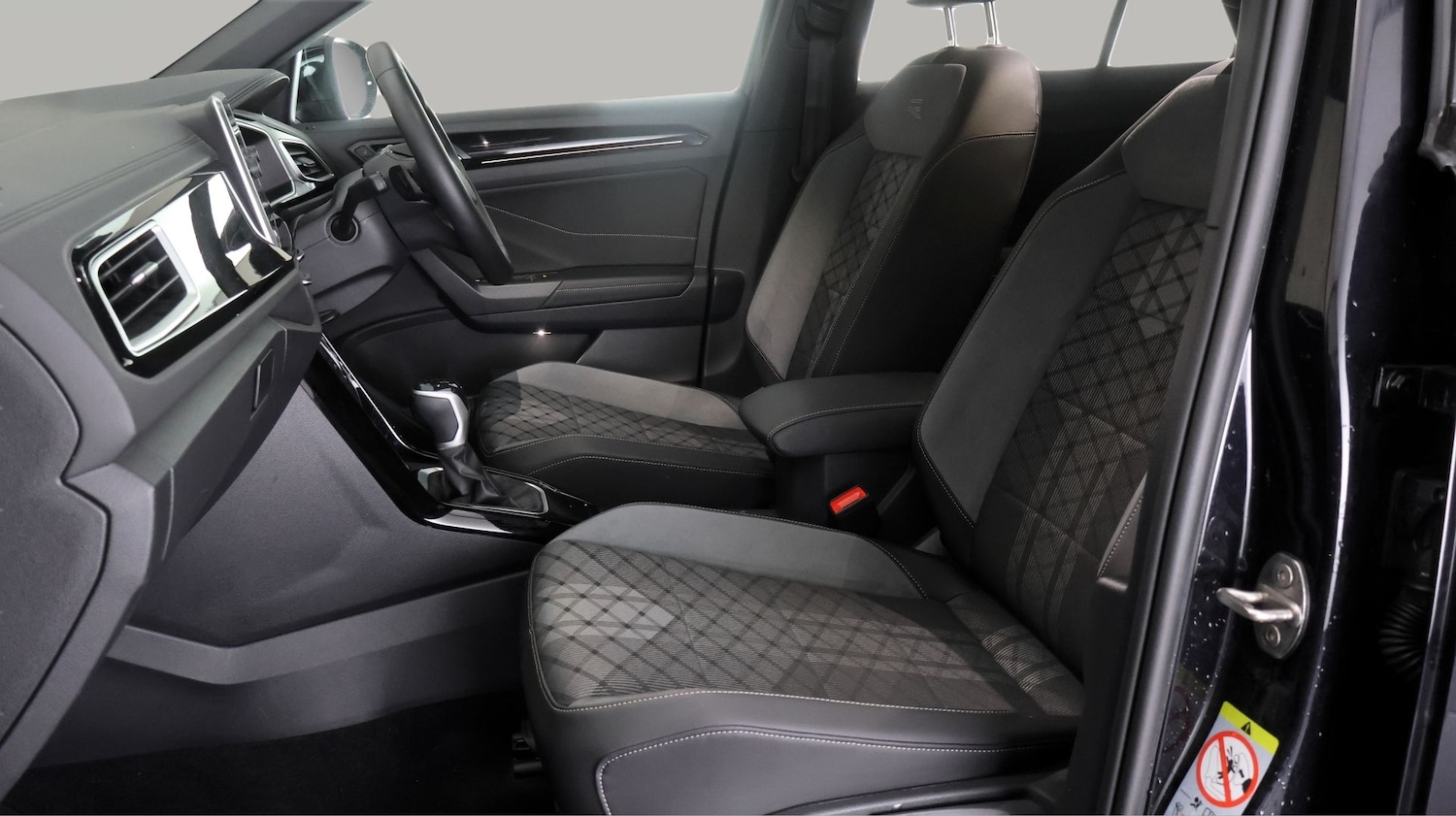 Used Volkswagen T-Roc 2024 for sale - 77677046: Photo 14