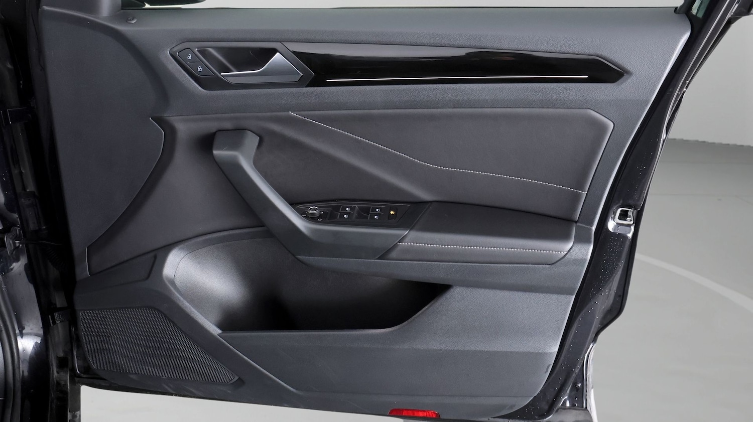 Used Volkswagen T-Roc 2024 for sale - 77677046: Photo 15