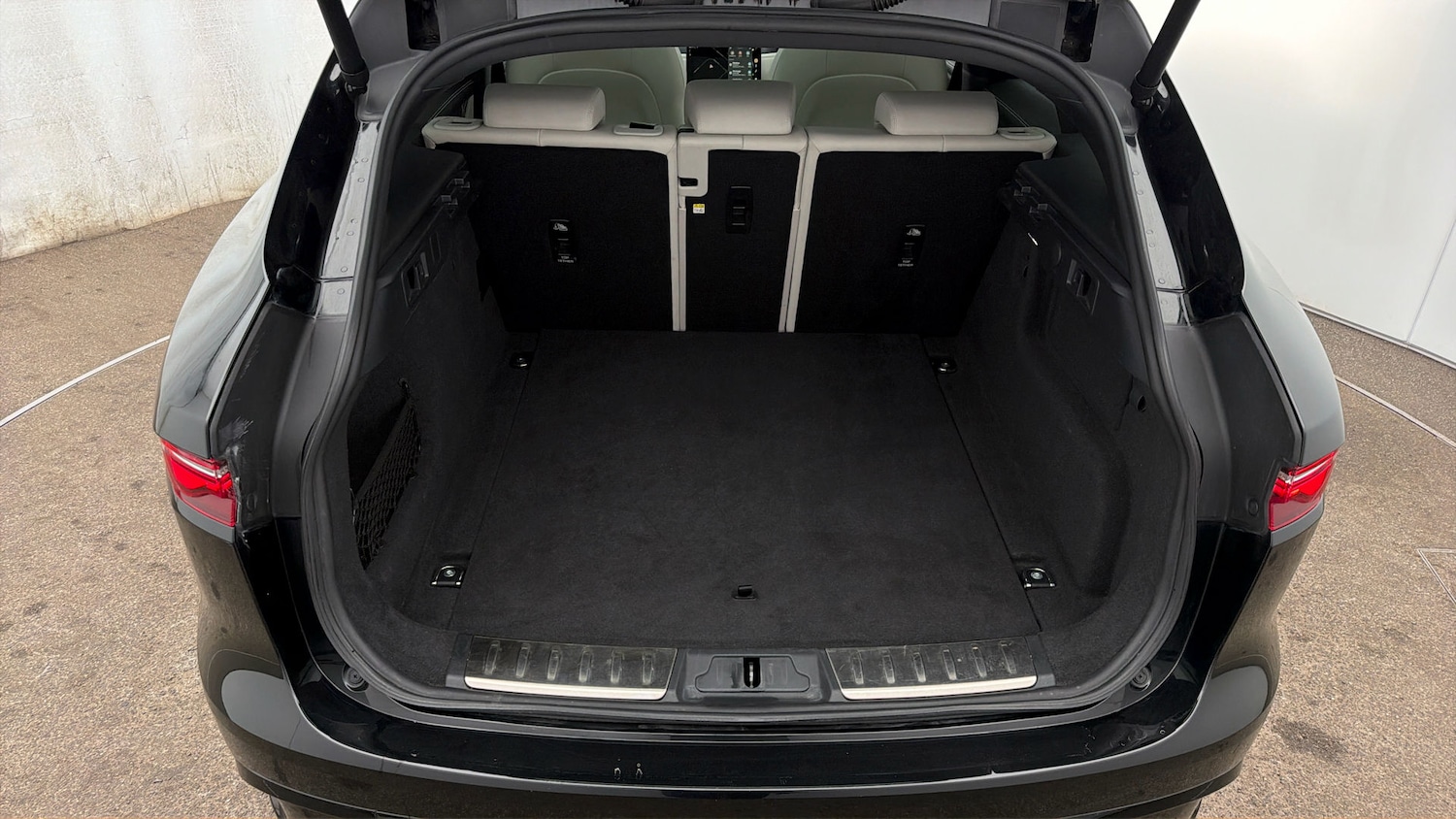 Used Jaguar F-Pace 2023 for sale - 78000872: Photo 16