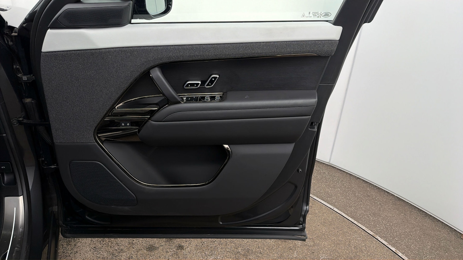 Used Land Rover Range Rover Sport 2024 for sale - 78045840: Photo 14