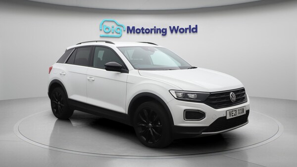 Used Volkswagen T-Roc 2021 for sale - 76151433: Photo 2