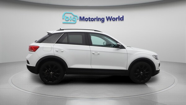 Used Volkswagen T-Roc 2021 for sale - 76151433: Photo 9