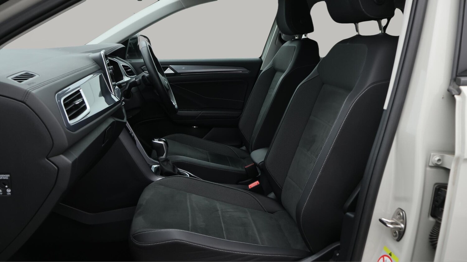 Used Volkswagen T-Roc 2023 for sale - 76608209: Photo 15