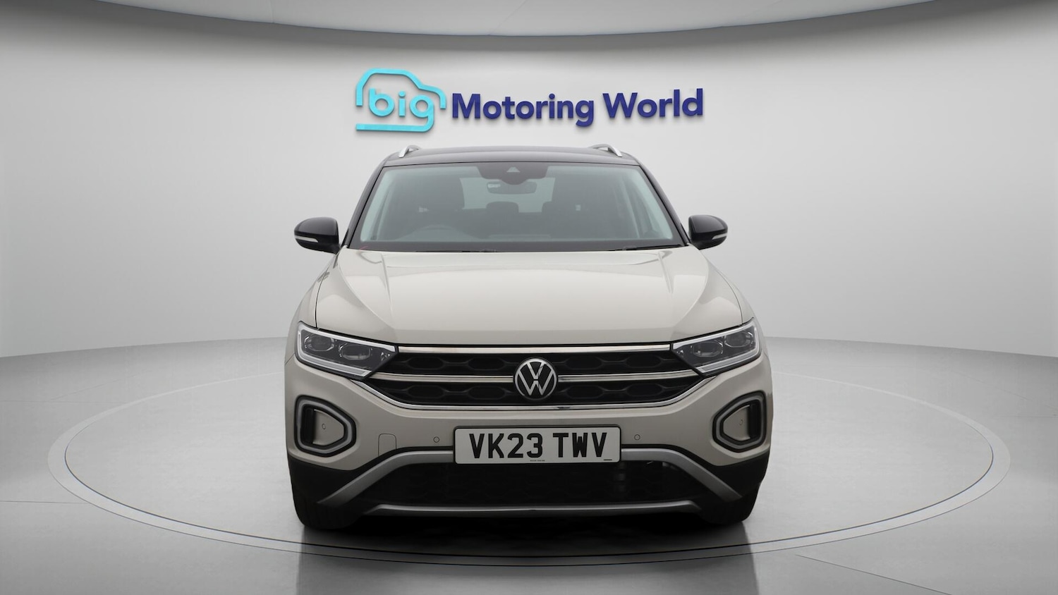 Used Volkswagen T-Roc 2023 for sale - 76608209: Photo 3