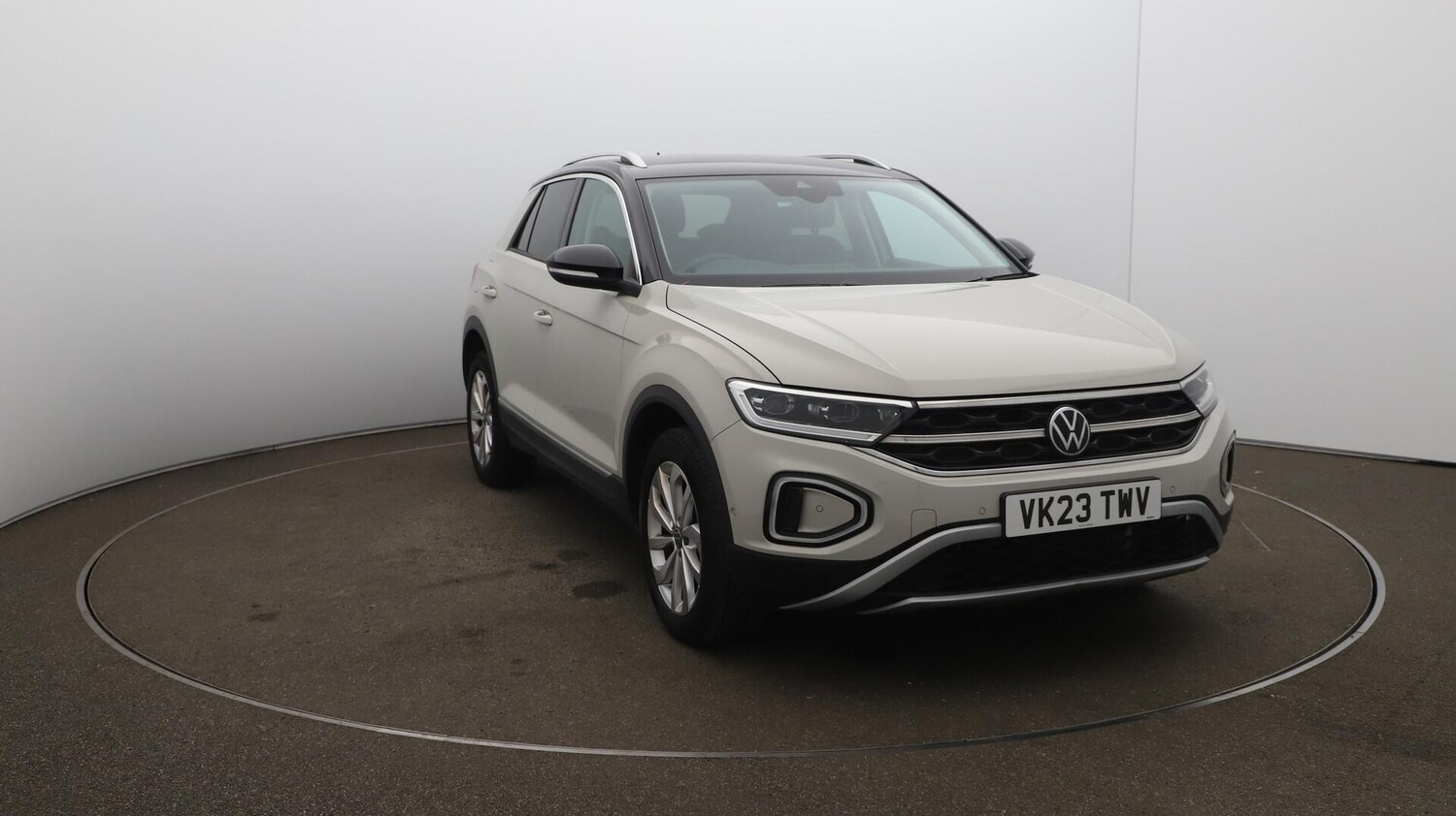 Used Volkswagen T-Roc 2023 for sale - 76608209: Photo 43