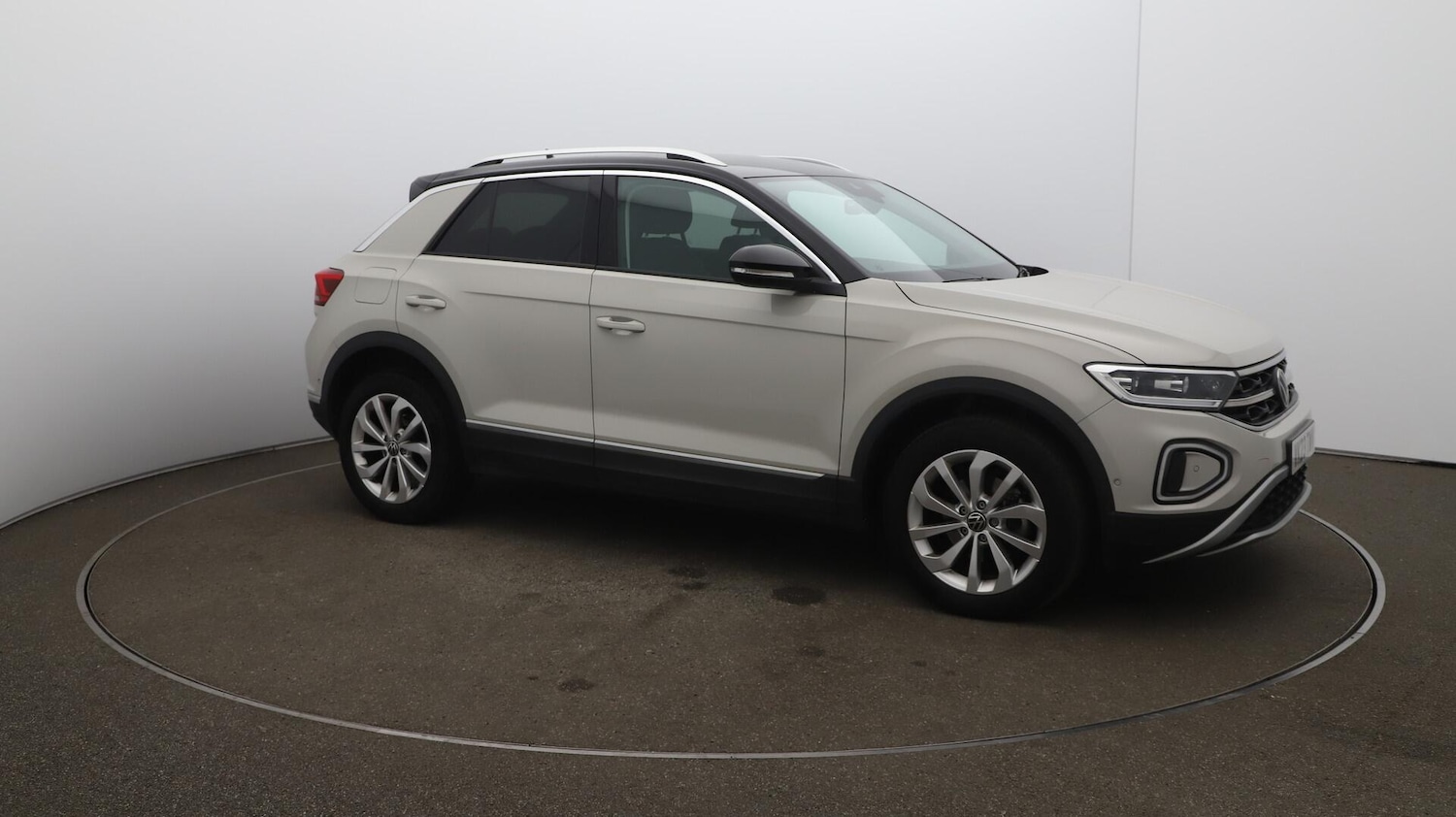 Used Volkswagen T-Roc 2023 for sale - 76608209: Photo 46