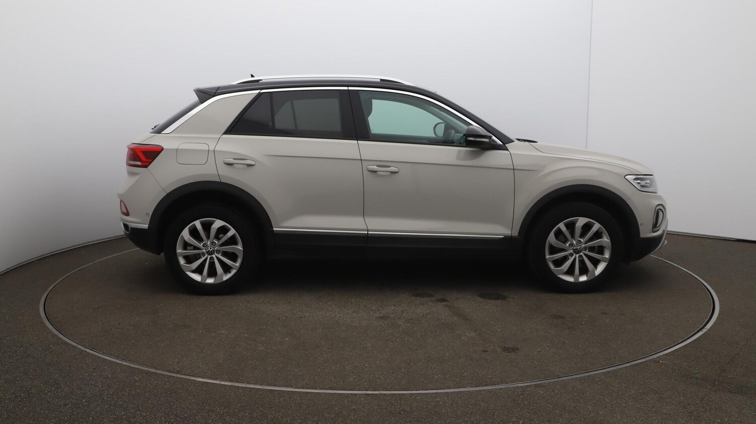 Used Volkswagen T-Roc 2023 for sale - 76608209: Photo 50
