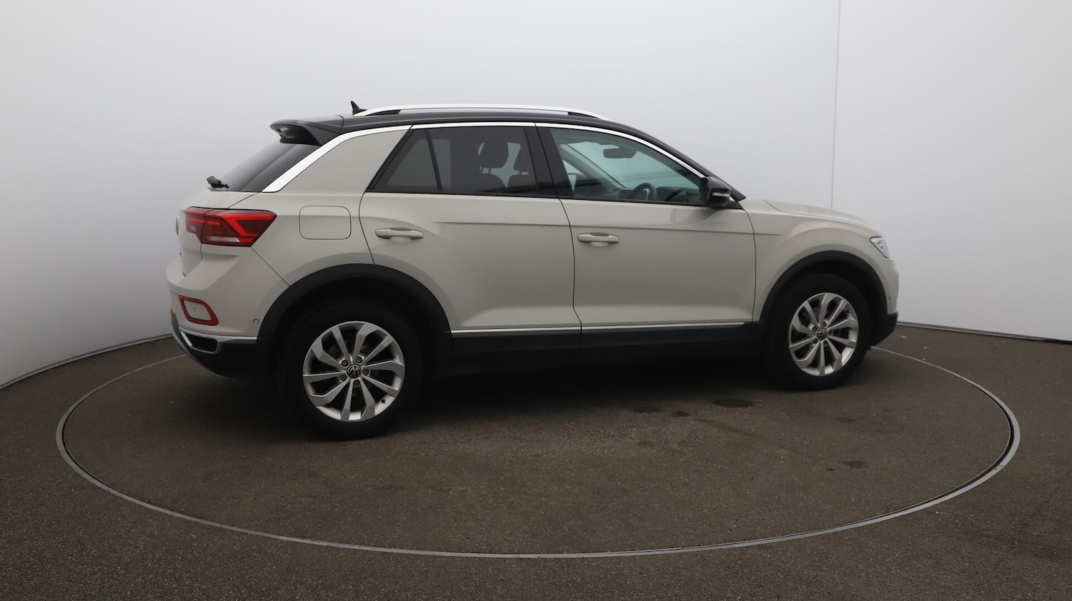 Used Volkswagen T-Roc 2023 for sale - 76608209: Photo 52