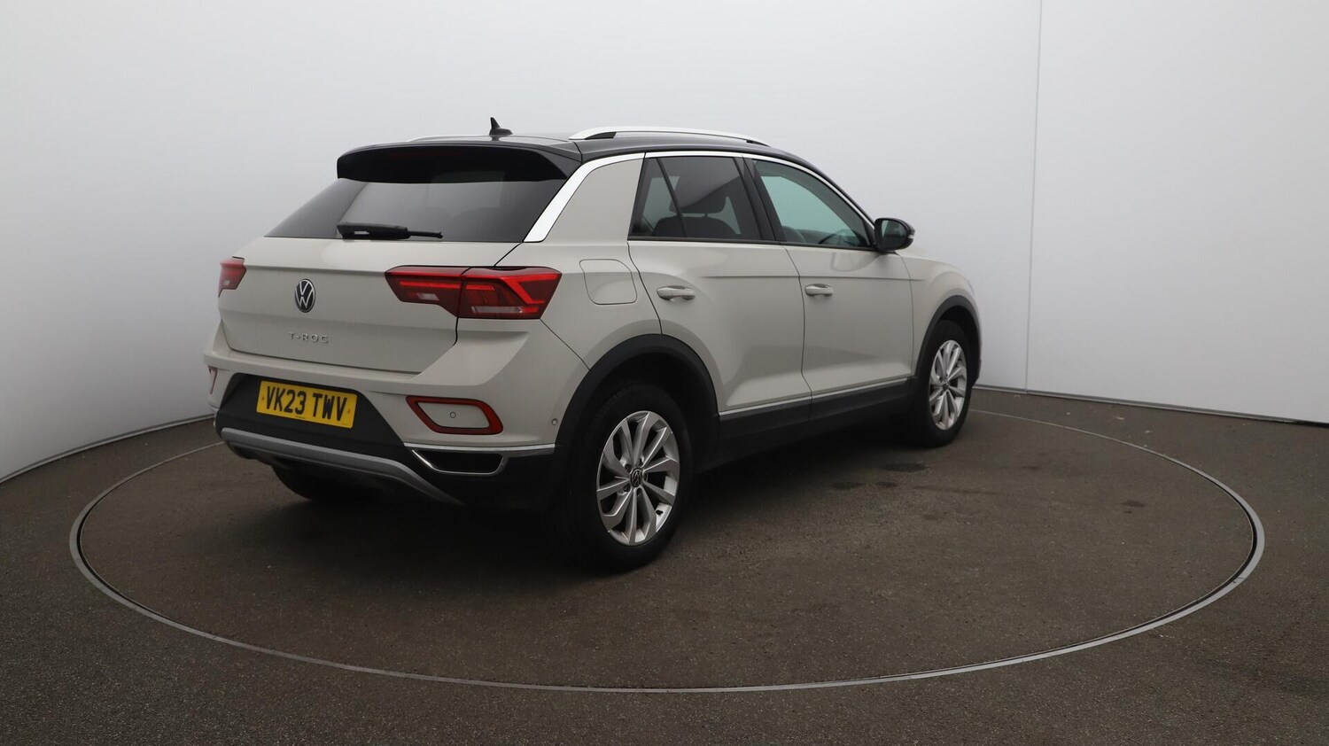 Used Volkswagen T-Roc 2023 for sale - 76608209: Photo 55