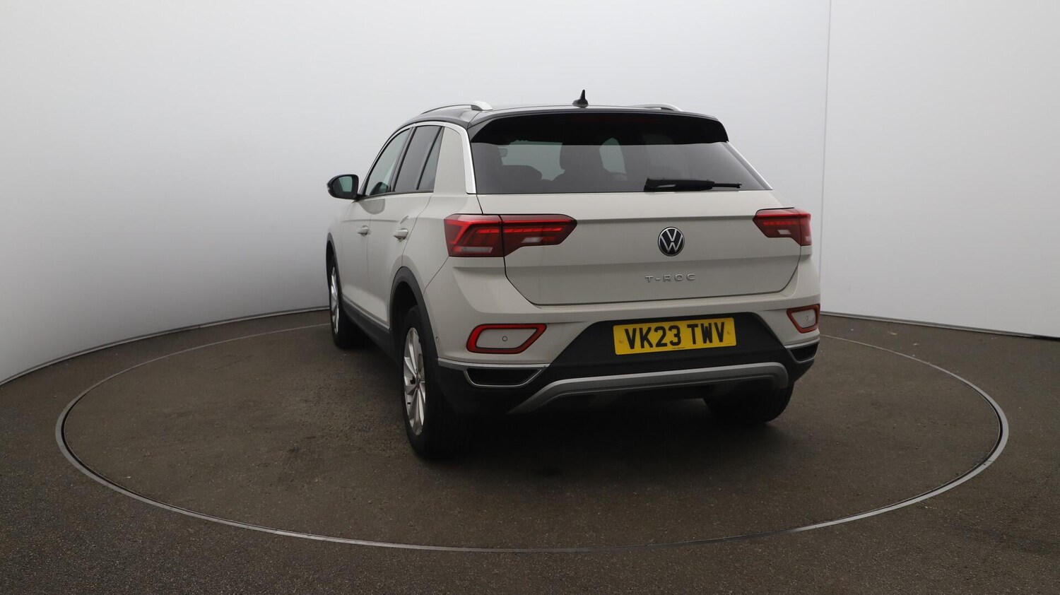 Used Volkswagen T-Roc 2023 for sale - 76608209: Photo 61