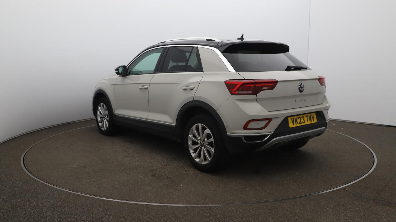 Used Volkswagen T-Roc 2023 for sale - 76608209: Photo 63