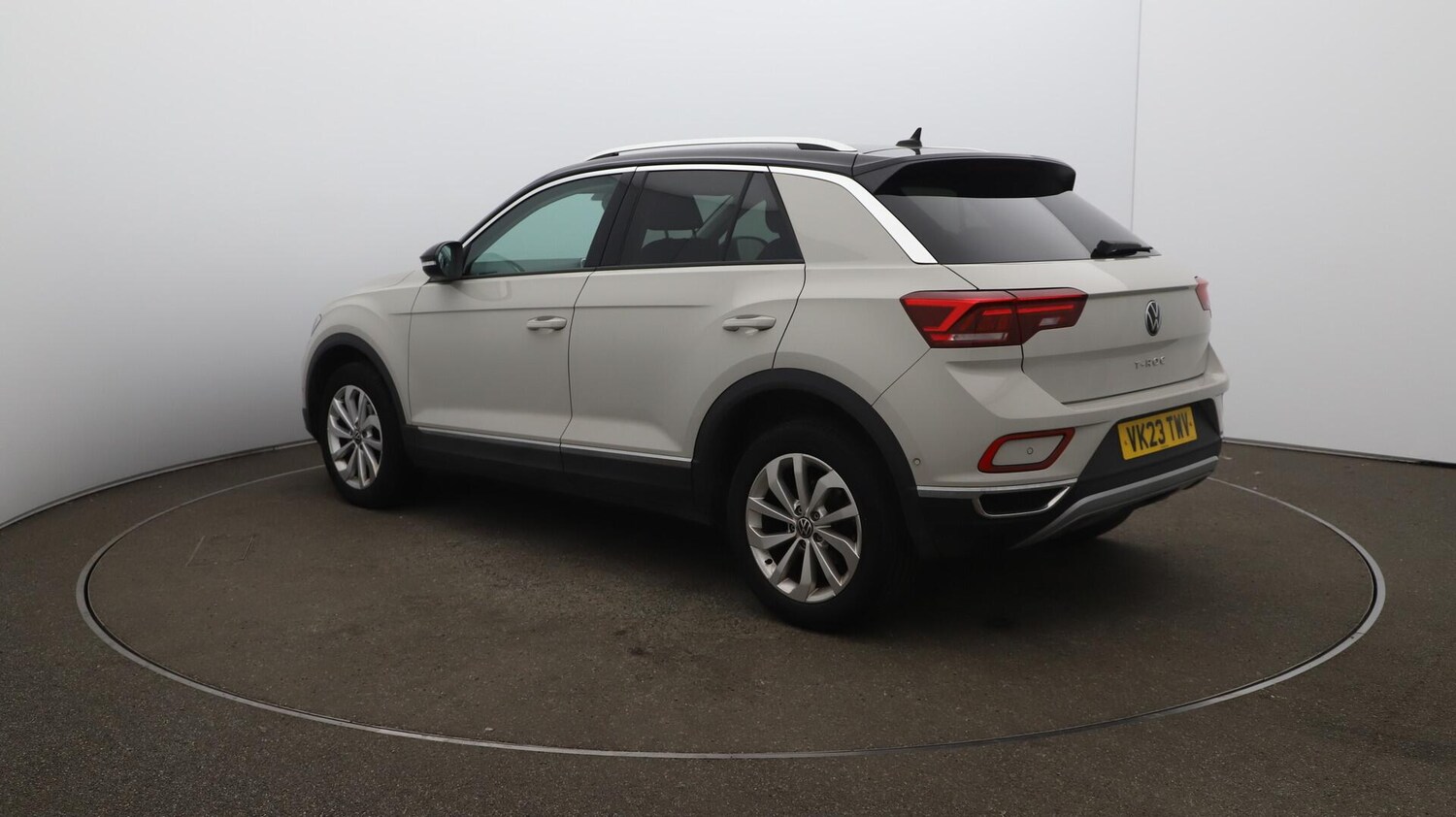 Used Volkswagen T-Roc 2023 for sale - 76608209: Photo 64
