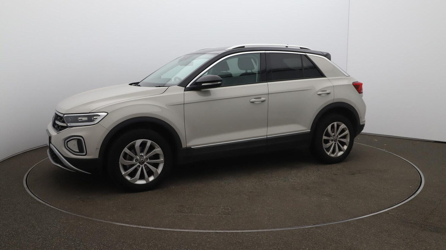 Used Volkswagen T-Roc 2023 for sale - 76608209: Photo 68