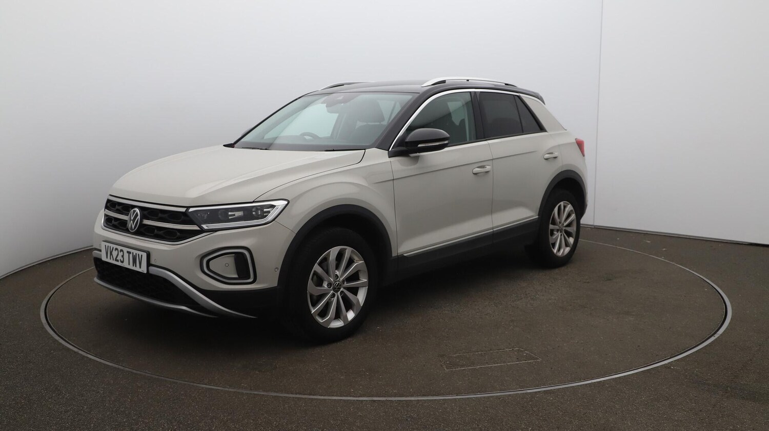 Used Volkswagen T-Roc 2023 for sale - 76608209: Photo 70