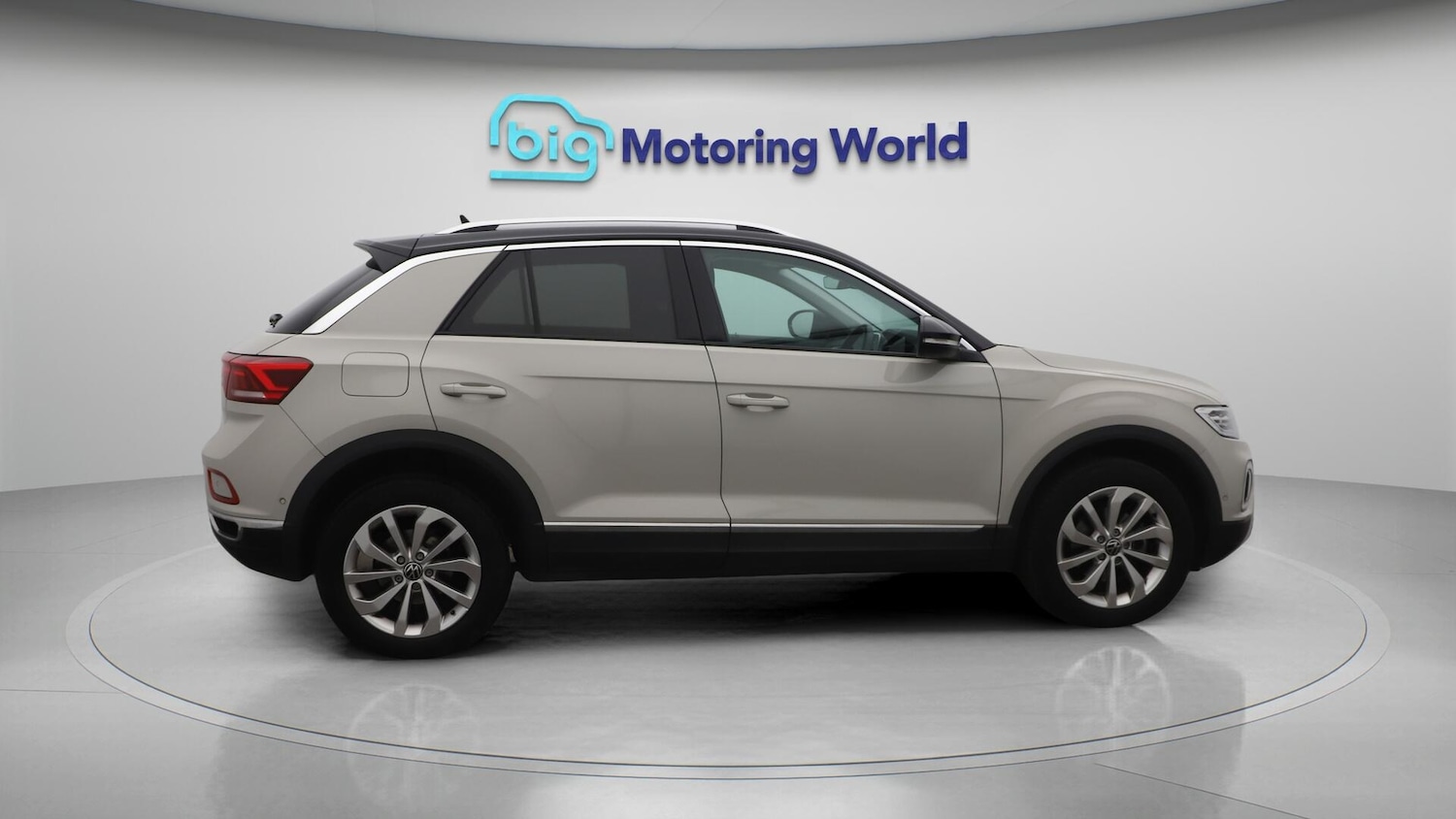 Used Volkswagen T-Roc 2023 for sale - 76608209: Photo 9