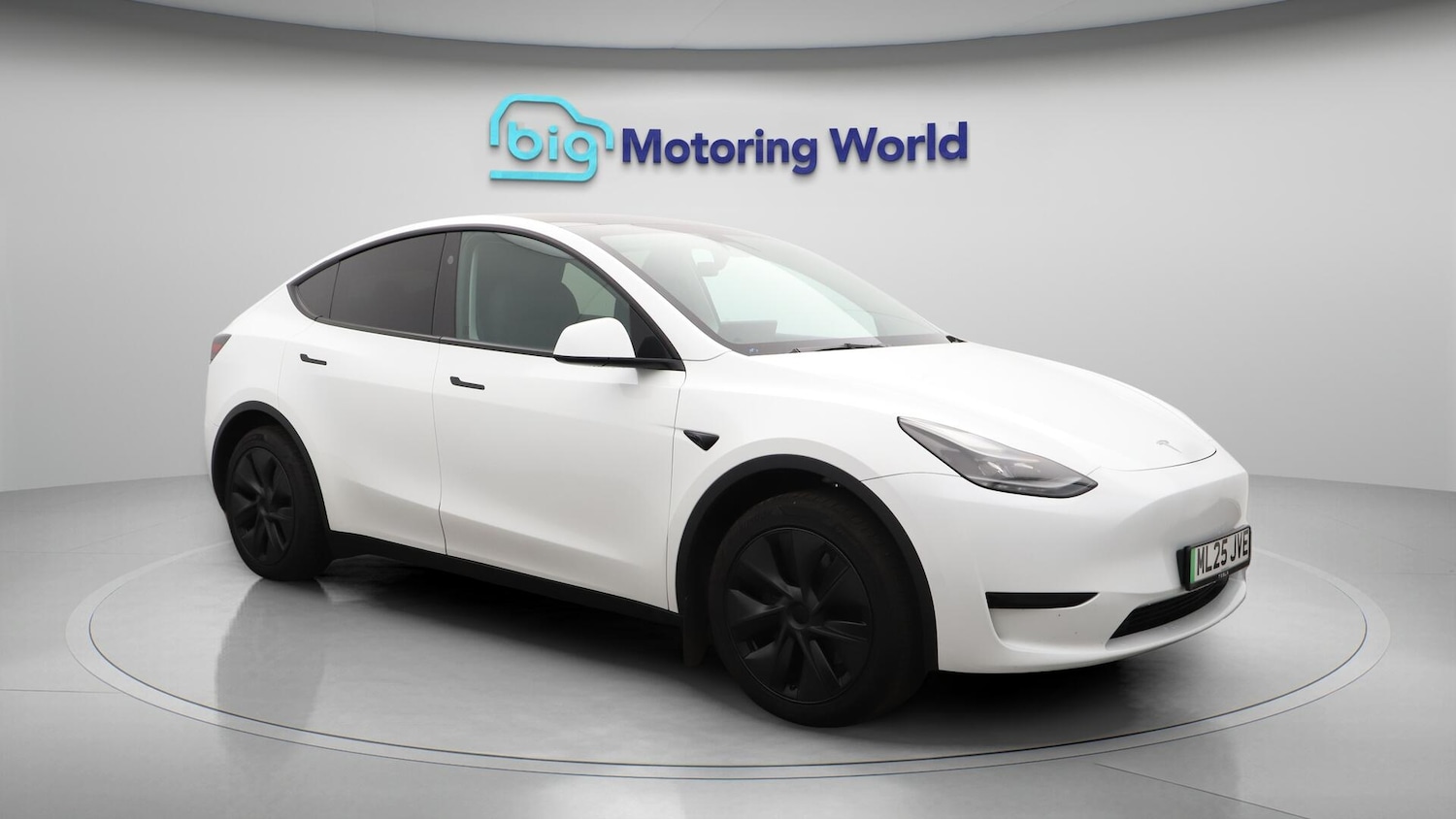 Used Tesla Model Y 2025 for sale - 76136387: Photo 2