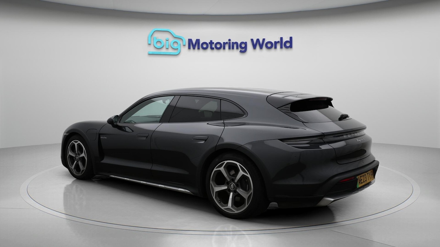 Used Porsche Taycan 2023 for sale - 76167457: Photo 2