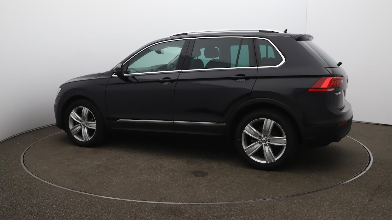 Used Volkswagen Tiguan 2020 for sale - 76084630: Photo 48