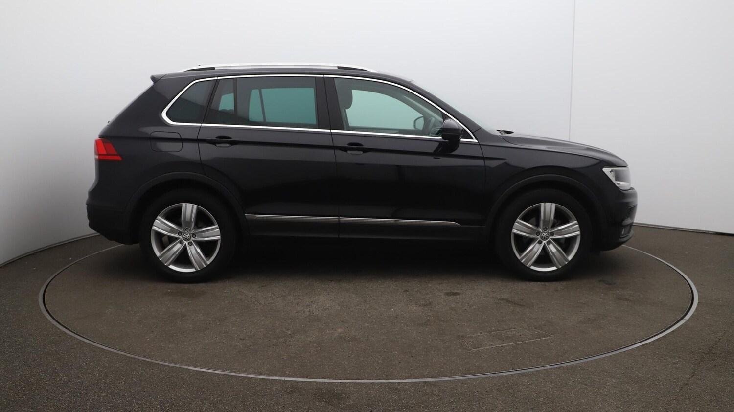 Used Volkswagen Tiguan 2020 for sale - 76084630: Photo 50