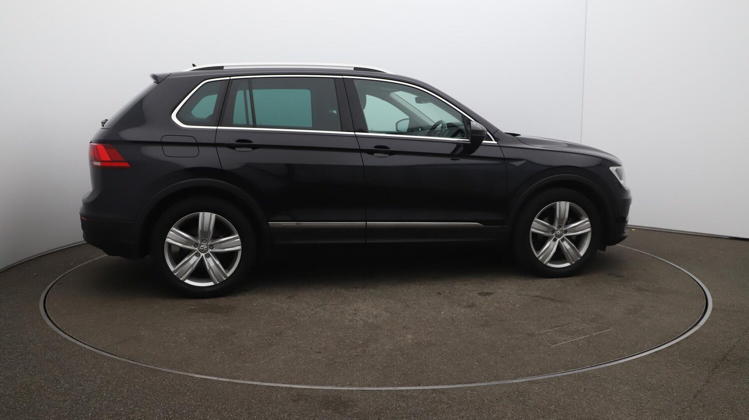 Used Volkswagen Tiguan 2020 for sale - 76084630: Photo 51