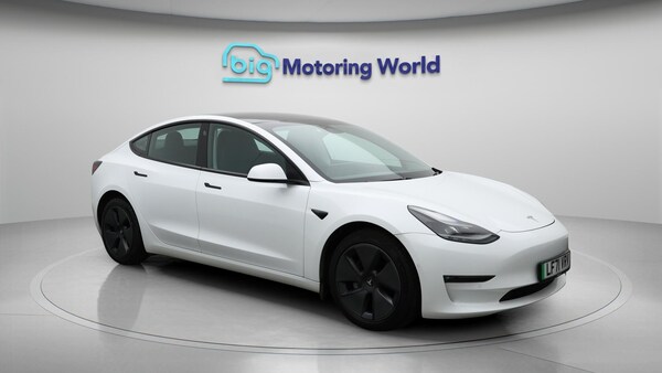Used Tesla Model 3 2021 for sale - 76246549: Photo 2
