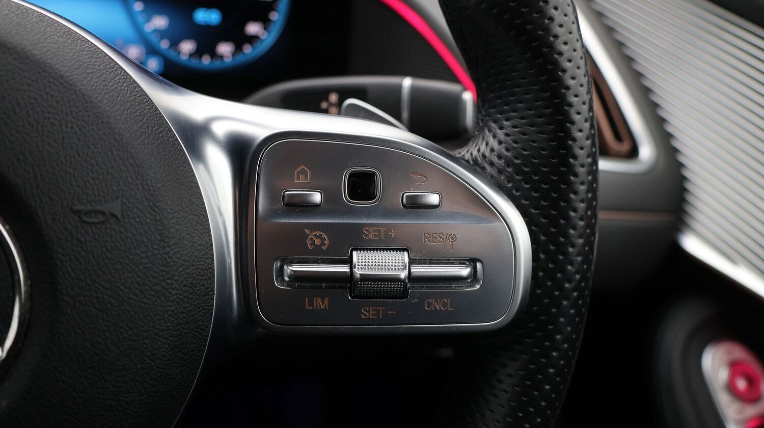 Used Mercedes-Benz EQC 2022 for sale - 77931402: Photo 24