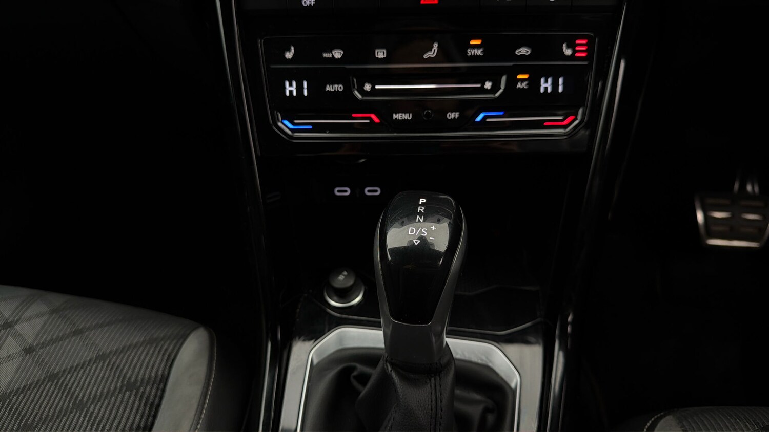 Used Volkswagen T-Roc 2022 for sale - 77961639: Photo 25