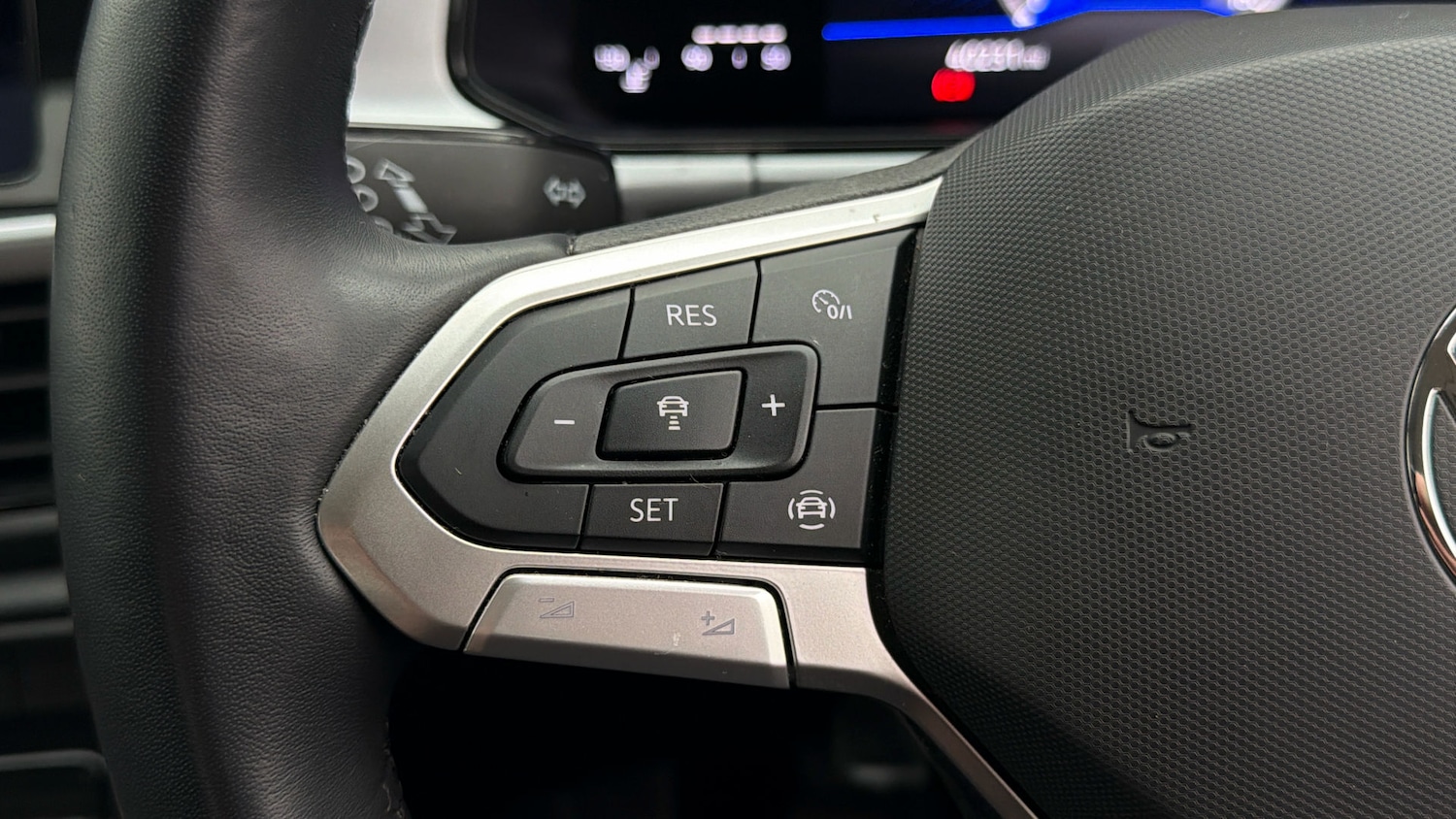 Used Volkswagen T-Roc 2023 for sale - 78181918: Photo 23