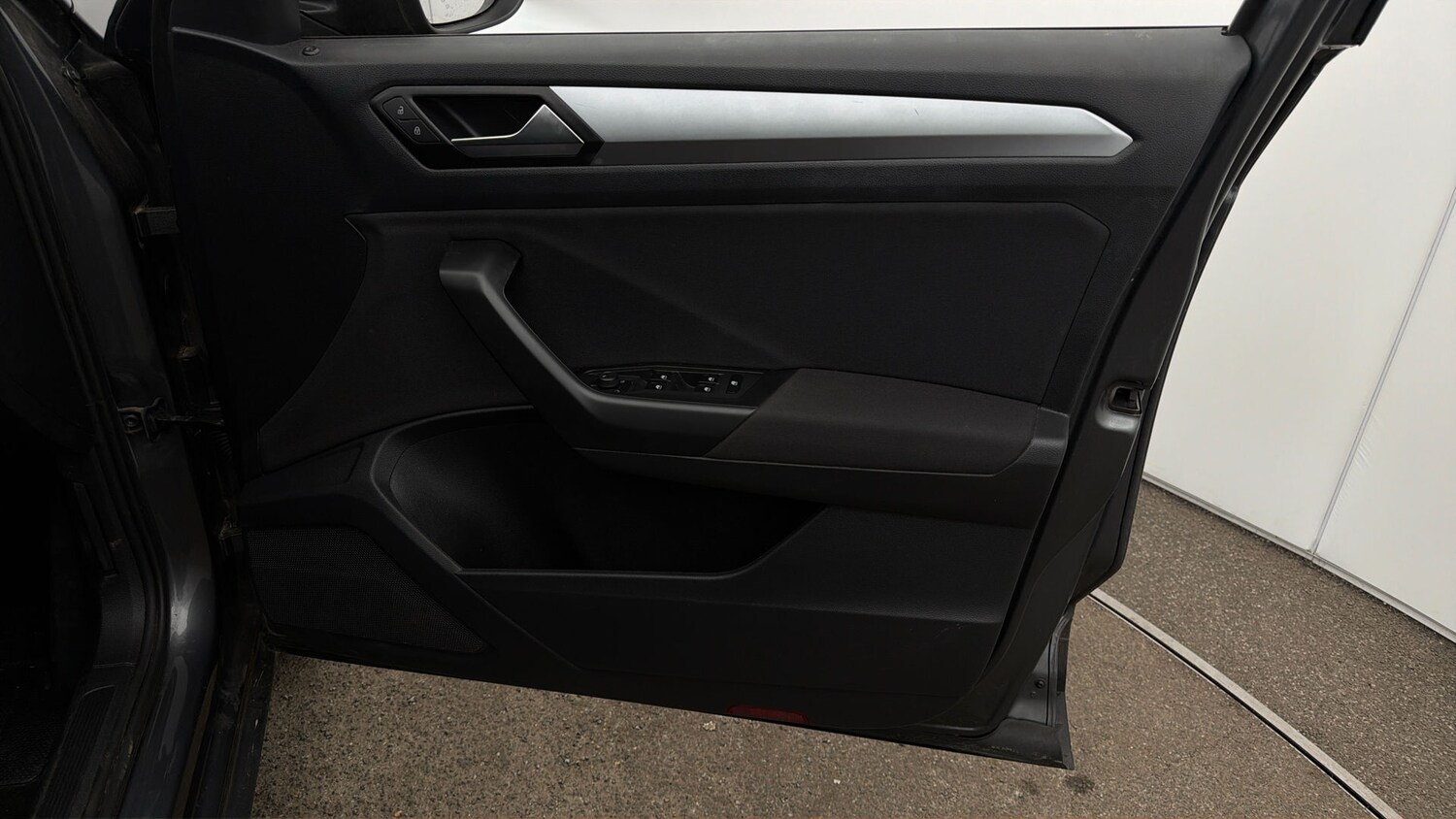 Used Volkswagen T-Roc 2023 for sale - 78025862: Photo 14