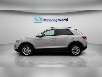 Used Volkswagen T-Roc 2023 for sale - 78403753: Photo