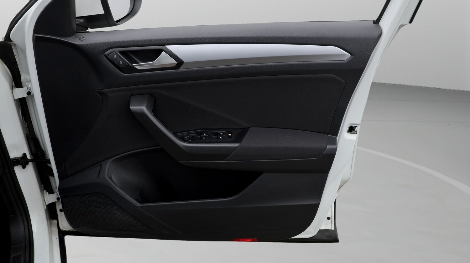 Used Volkswagen T-Roc for sale - 77337449: Photo 15