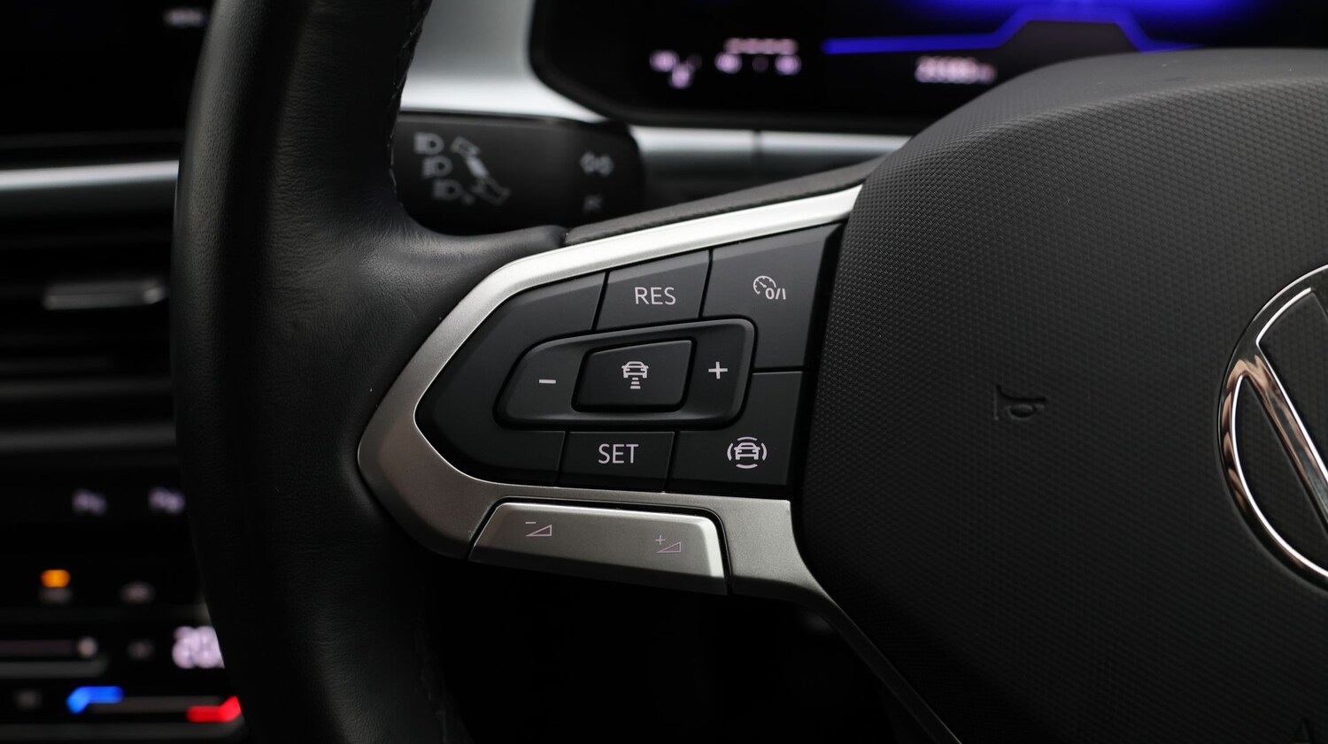 Used Volkswagen T-Roc for sale - 77337449: Photo 24