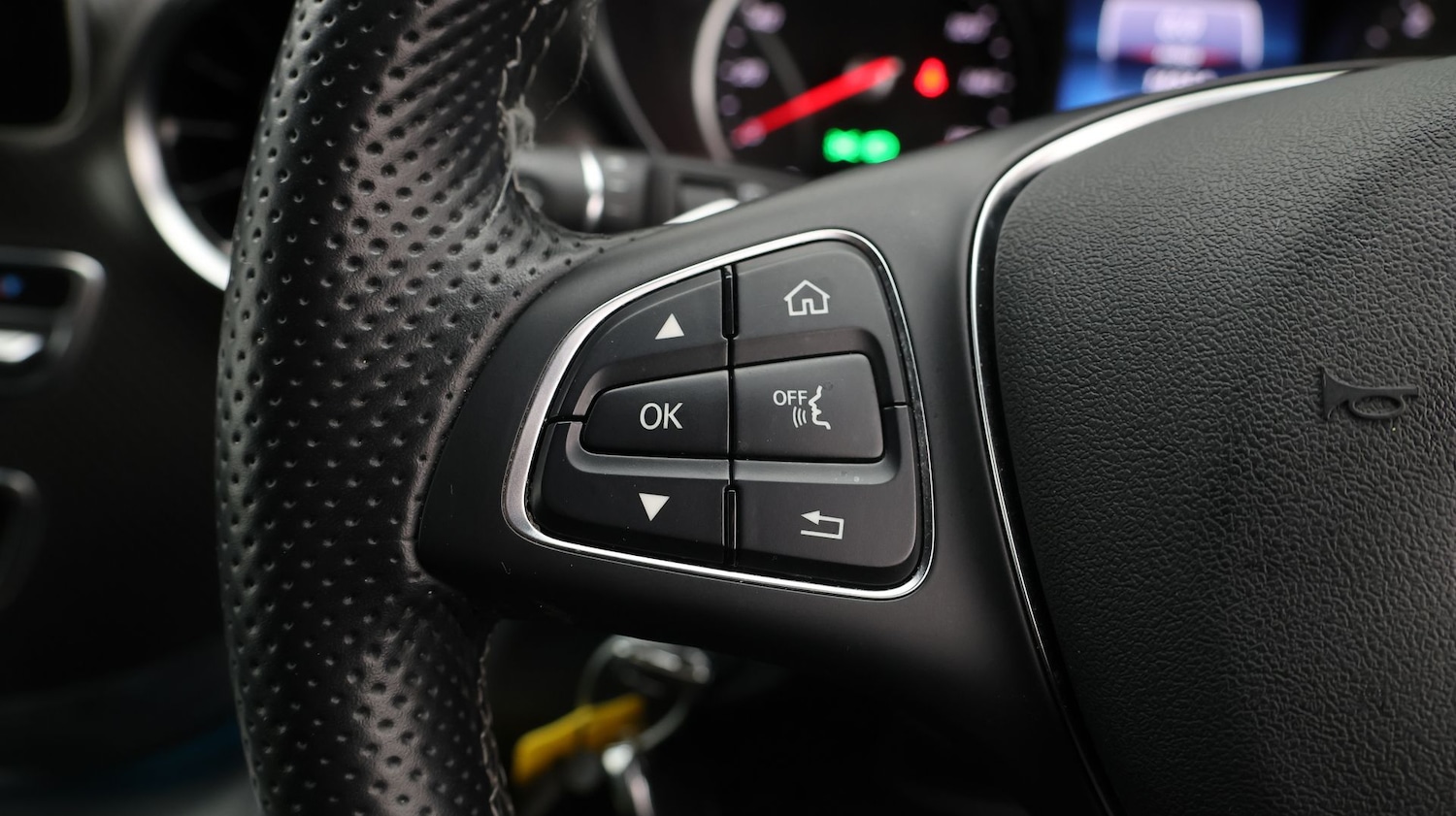 Used Mercedes-Benz V-Class 2023 for sale - 77617615: Photo 29