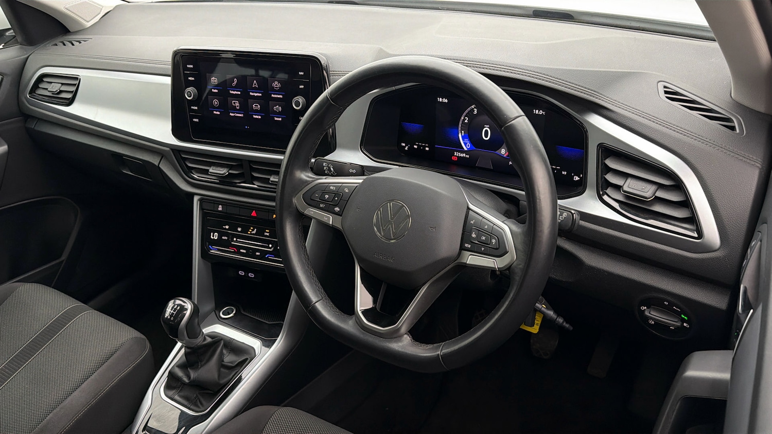 Used Volkswagen T-Roc 2023 for sale - 78089383: Photo 9