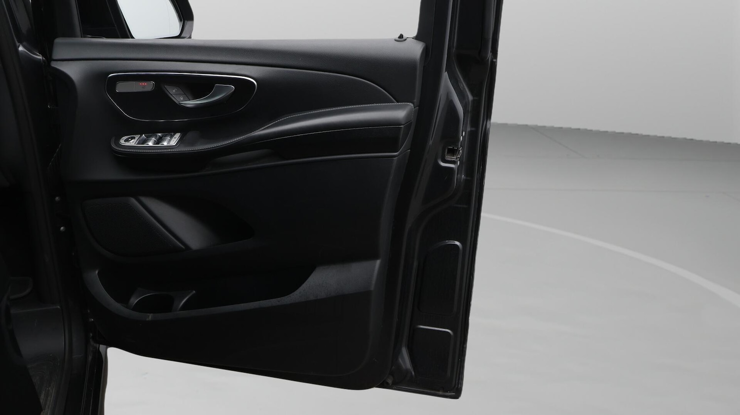 Used Mercedes-Benz V-Class 2023 for sale - 76484430: Photo 16