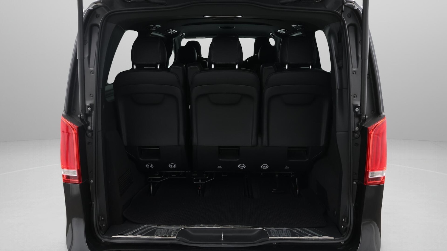 Used Mercedes-Benz V-Class 2023 for sale - 76484430: Photo 18