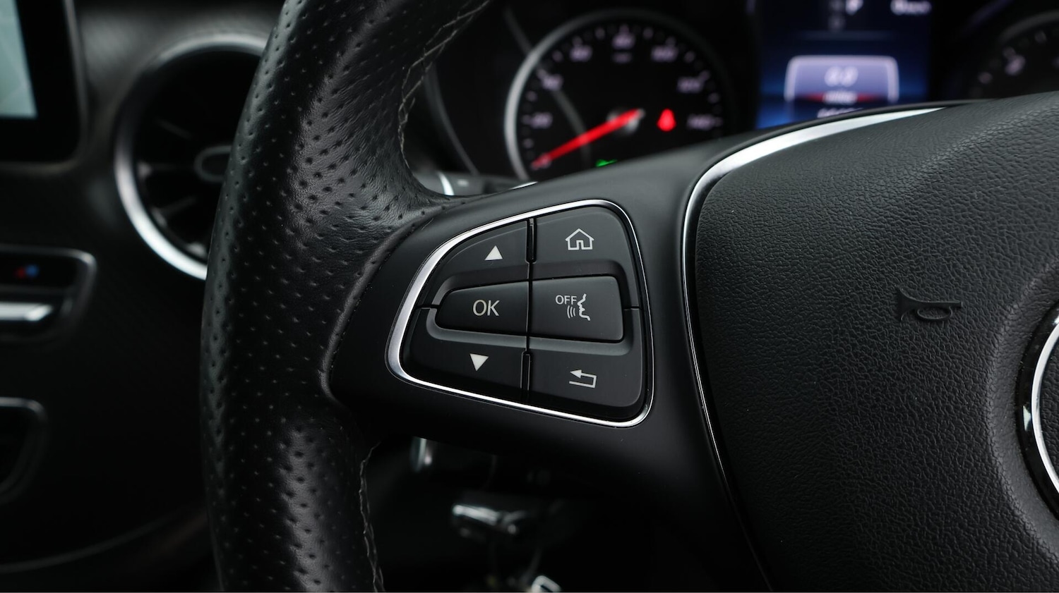 Used Mercedes-Benz V-Class 2023 for sale - 76484430: Photo 26