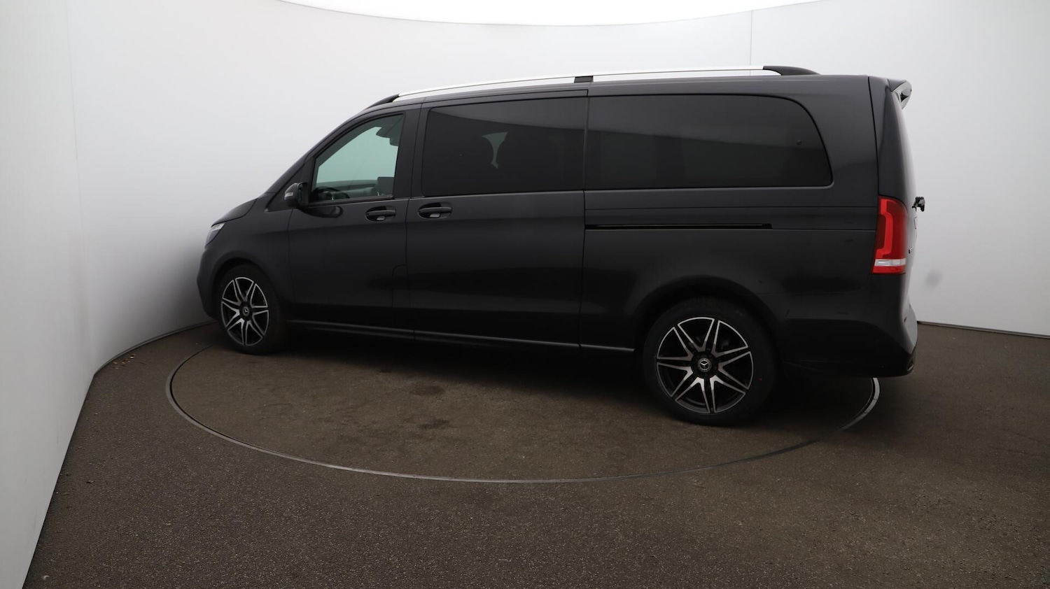 Used Mercedes-Benz V-Class 2023 for sale - 76484430: Photo 48