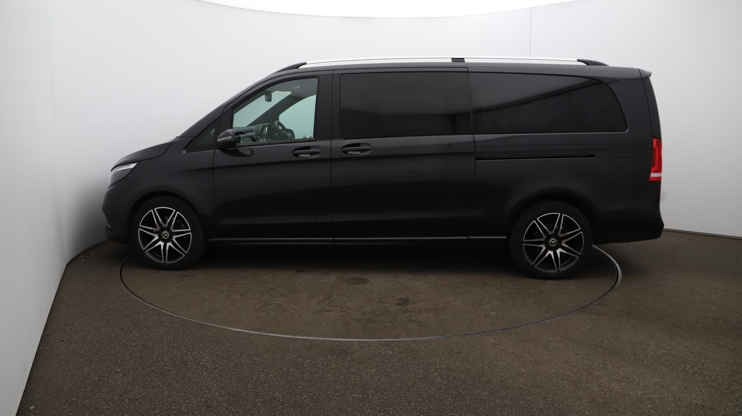 Used Mercedes-Benz V-Class 2023 for sale - 76484430: Photo 65