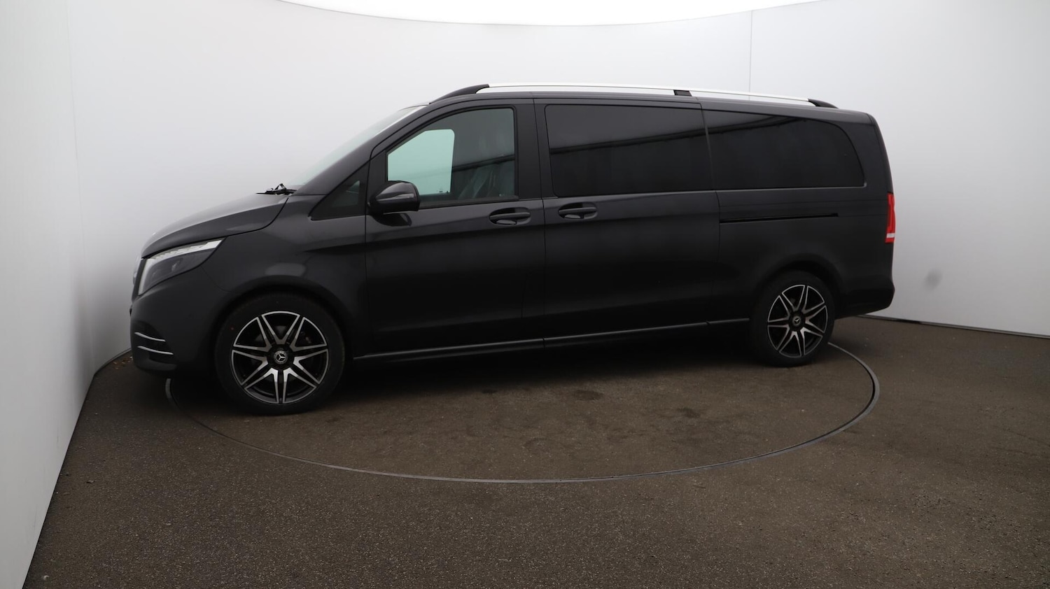 Used Mercedes-Benz V-Class 2023 for sale - 76484430: Photo 67