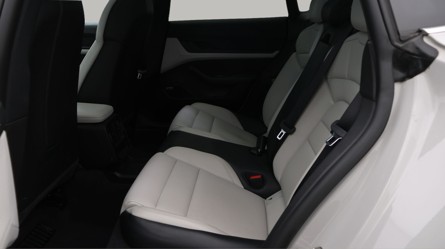 Used Porsche Taycan 2023 for sale - 77536132: Photo 16