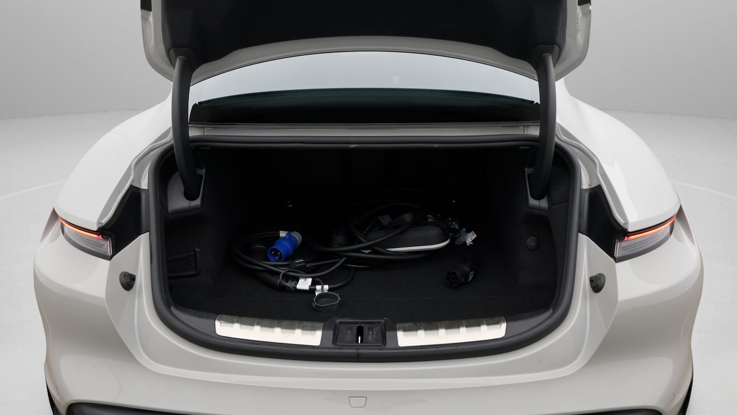 Used Porsche Taycan 2023 for sale - 77536132: Photo 17