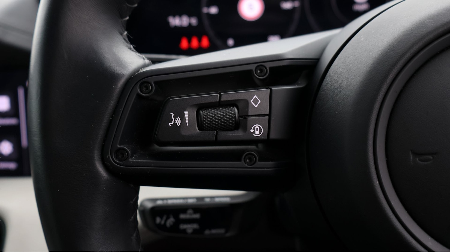 Used Porsche Taycan 2023 for sale - 77536132: Photo 25