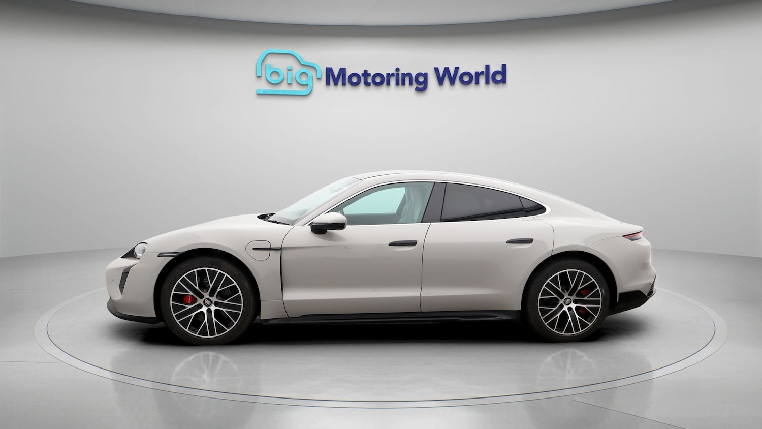 Used Porsche Taycan 2023 for sale - 77536132: Photo 4