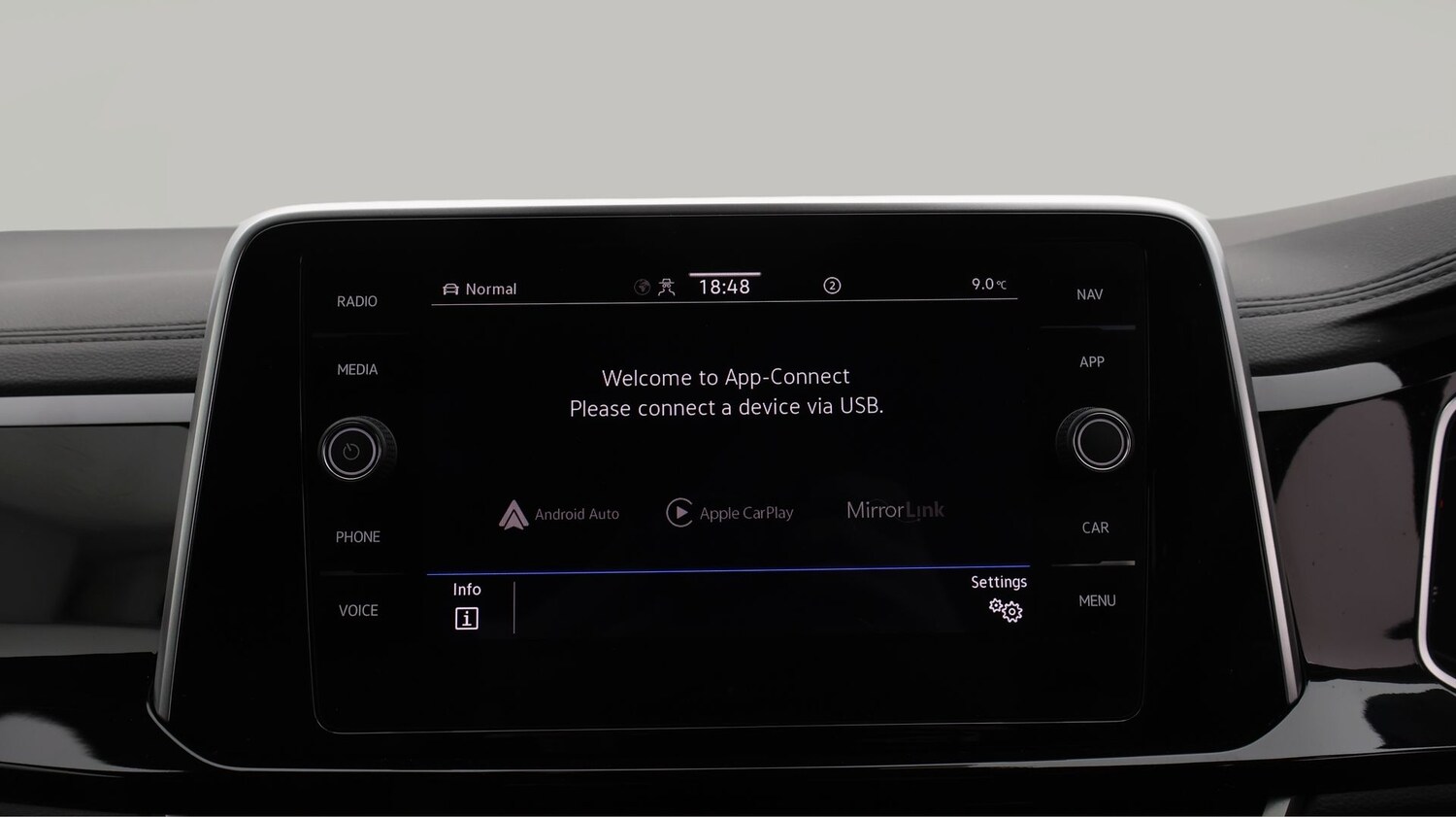 Used Volkswagen T-Roc for sale - 77618506: Photo 24