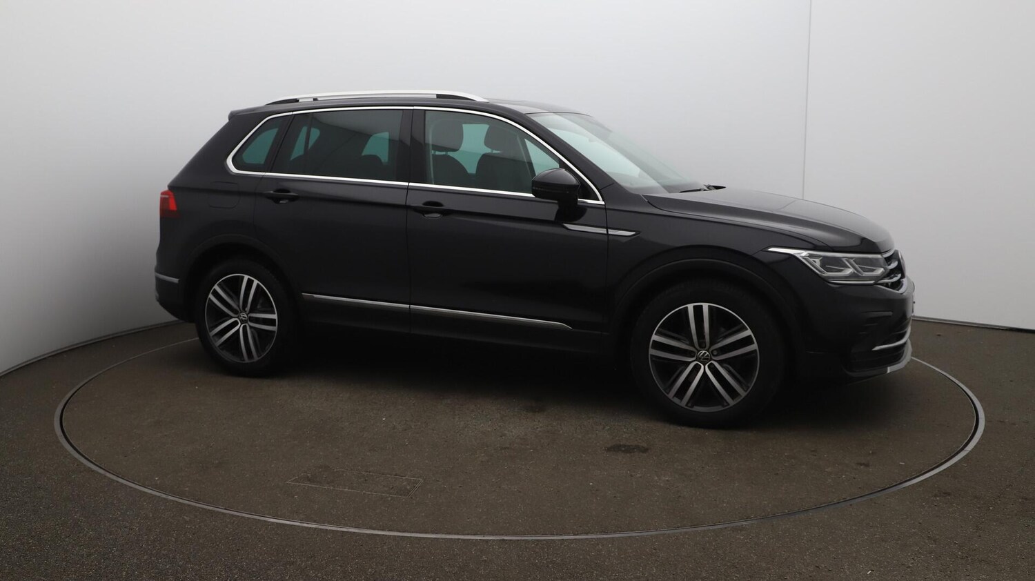 Used Volkswagen Tiguan 2020 for sale - 76043024: Photo 48